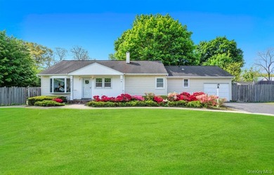 Welcome to this charming 3-bedroom, 1 1/2-bath ranch perfectly - photo 2