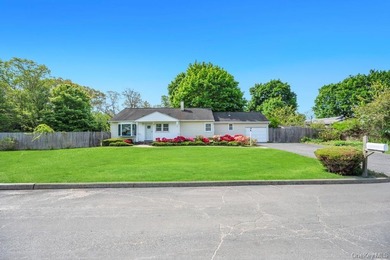 Welcome to this charming 3-bedroom, 1 1/2-bath ranch perfectly - photo 3