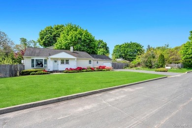 Welcome to this charming 3-bedroom, 1 1/2-bath ranch perfectly - photo 4