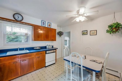 Welcome to this charming 3-bedroom, 1 1/2-bath ranch perfectly - photo 10