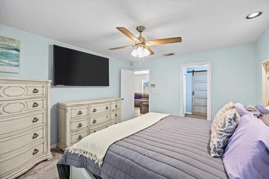 Step into a 3 BEDROOM, 2 BATH POOL HOME on a quarter acre - - photo 15