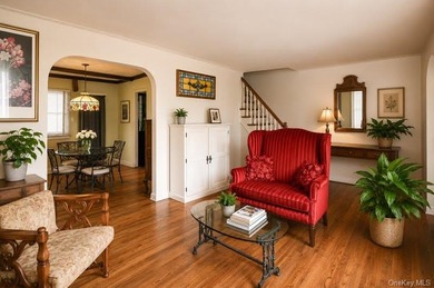 Solid all-brick attached Colonial in prime Flushing location - photo 6