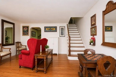Solid all-brick attached Colonial in prime Flushing location - photo 8