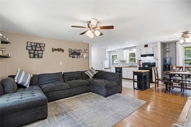 Beautifully maintained 3 bedroom, 2 bath ranch featuring an open - photo 6