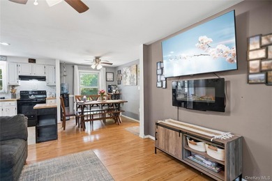Beautifully maintained 3 bedroom, 2 bath ranch featuring an open - photo 7