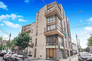 Welcome to this luxury three-bedroom, two bath duplex - photo 1