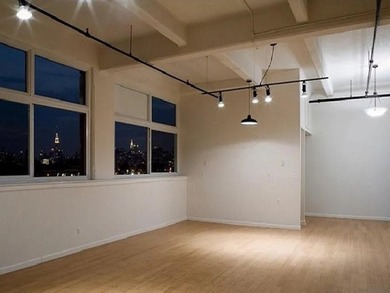 Greenpoint lofts offer open plan lofts and over sized windows - photo 3