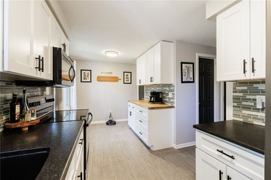 Welcome to 31 Reynolds Road! Located in the sought-after Village - photo 7