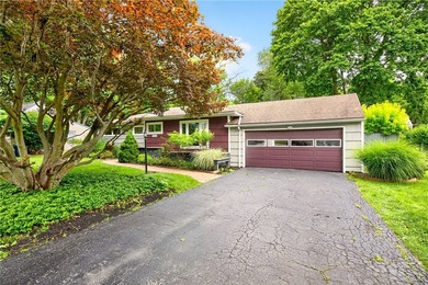 Welcome to easy, one-floor living 3 Bedroom ranch in the highly - photo 2