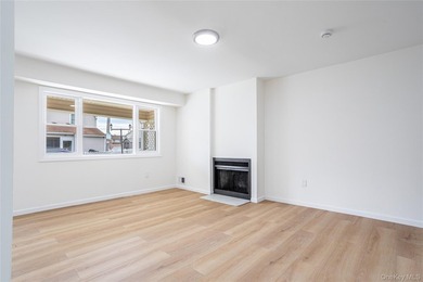 Move right into this renovated, Townhouse, with 2-bedrooms, 1.5 - photo 11
