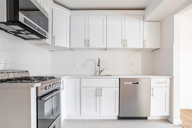 Move right into this renovated, Townhouse, with 2-bedrooms, 1.5 - photo 12