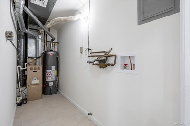 Move right into this renovated, Townhouse, with 2-bedrooms, 1.5 - photo 13