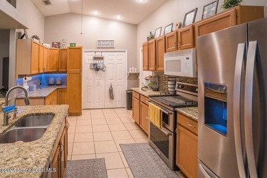 This stunning single-family home boasts 4 spacious bedrooms, 3 - photo 13