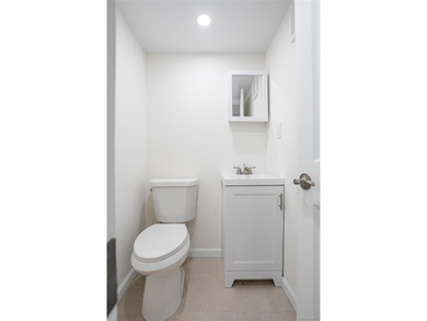Move right into this renovated, Townhouse, with 2-bedrooms, 1.5 - photo 14
