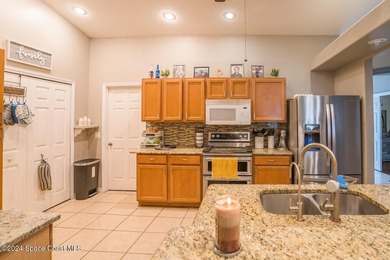 This stunning single-family home boasts 4 spacious bedrooms, 3 - photo 14