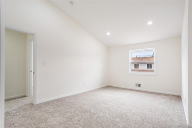 Move right into this renovated, Townhouse, with 2-bedrooms, 1.5 - photo 17
