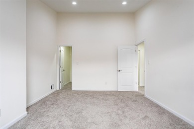 Move right into this renovated, Townhouse, with 2-bedrooms, 1.5 - photo 18