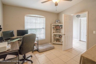 This stunning single-family home boasts 4 spacious bedrooms, 3 - photo 18