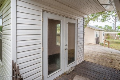 This stunning single-family home boasts 4 spacious bedrooms, 3 - photo 19