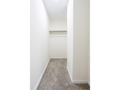 Move right into this renovated, Townhouse, with 2-bedrooms, 1.5 - photo 20