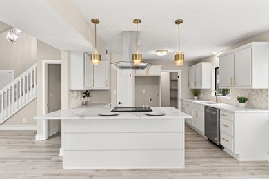 Don't miss out on this rare-to-find renovated home in the heart - photo 8
