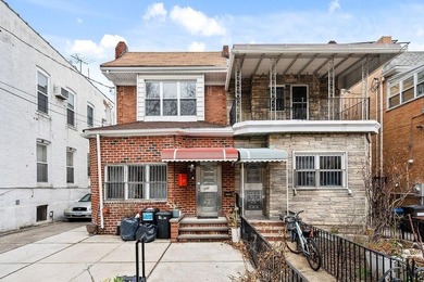 This spacious semi-detached brick one-family duplex is ideally - photo 3