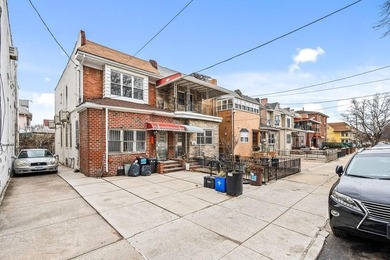 This spacious semi-detached brick one-family duplex is ideally - photo 4