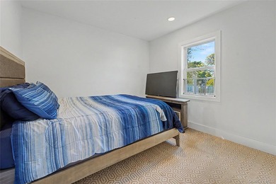 Beautifully updated 4 bedroom, 2 bath home featuring fresh paint - photo 4