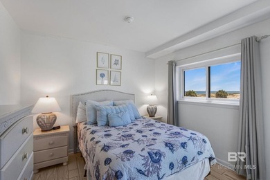 Welcome to this beautifully maintained 2-bedroom, 2-bathroom - photo 8