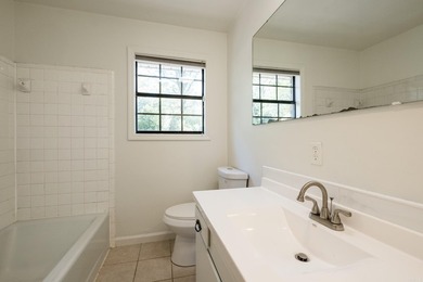THERE IS AN ARMED ALARM, PLEASE SEE AGENT REMARKS FOR - photo 32