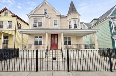Fully detached 3 family property size 30x40 on a 50x100 lot - photo 2