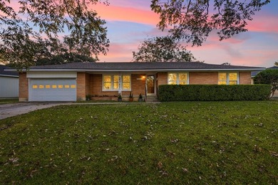 Lake Waco Home For Sale in Waco Texas