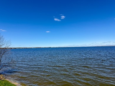 Charming Two-Bedroom, One-Bathroom Lakefront home on beautiful - photo 25