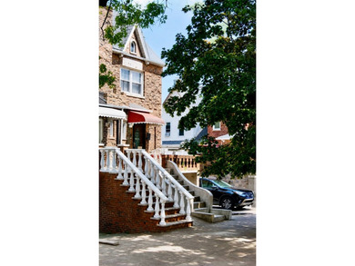 Short sale subject to 3rd party approval. No showings at this - photo 1