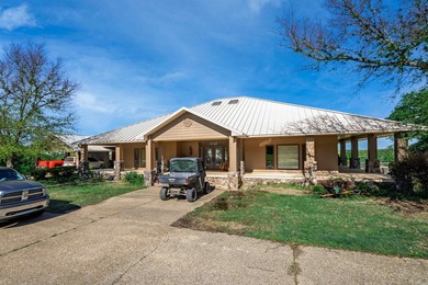 Welcome to an extraordinary legacy property at 211 Hale Rd - photo 19