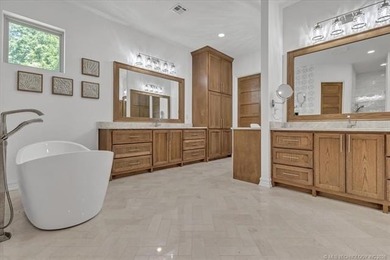 Come home to luxury and tranquility just across the river in the - photo 25
