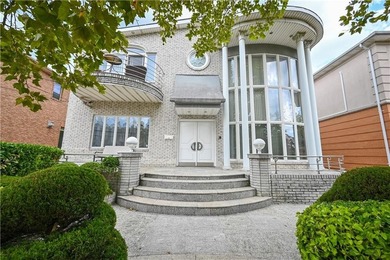 Enter into an elegant Center Hall Colonial with grand foyer that - photo 3