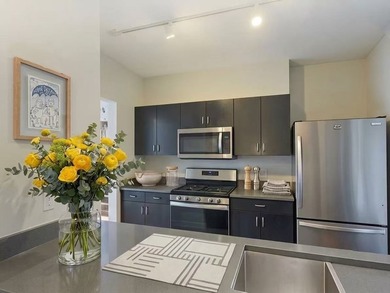 Welcome home to The Residences at Joffrey Tower in the heart of - photo 4