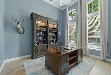 A striking five-bedroom home in the sought-after Silver Lake - photo 6