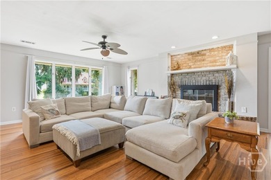 Renovated and exceptionally spacious, this stunning split-level - photo 11