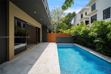 Discover this one-of-a-kind duplex consisted of TWO 5-bedroom, 5 - photo 8