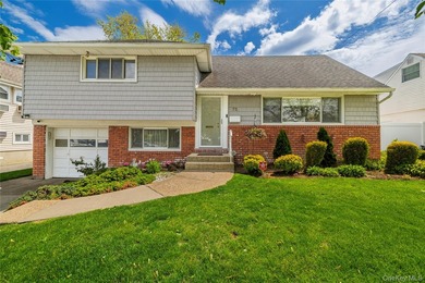 Welcome to this beautifully updated, move-in ready expanded - photo 2