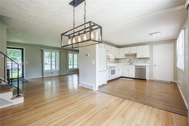 Welcome home to this beautifully maintained 3-bedroom - photo 10