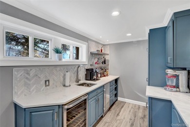 Welcome to 512 Links Drive East in Oceanside. This beautiful - photo 14