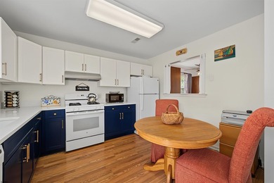 Single Family detached home with attached garage, only 27 Years - photo 14