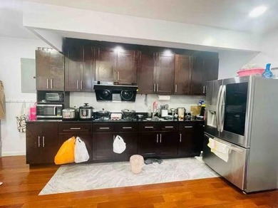 Location, Location, Location! This 3-bedroom, 2 full bathroom - photo 5
