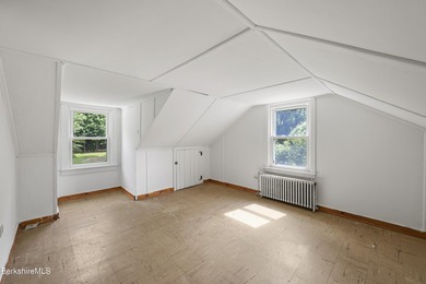 Spacious 4-bedroom 1+1/2 bath Cape with several useful storage - photo 25