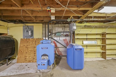 Spacious 4-bedroom 1+1/2 bath Cape with several useful storage - photo 28