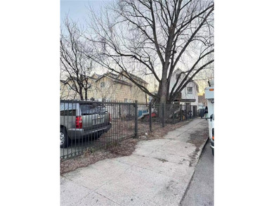Two-family home in Port Richmond. Property will be delivered - photo 8