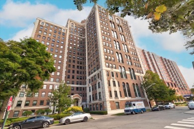 Lake Home For Sale in Chicago, Illinois